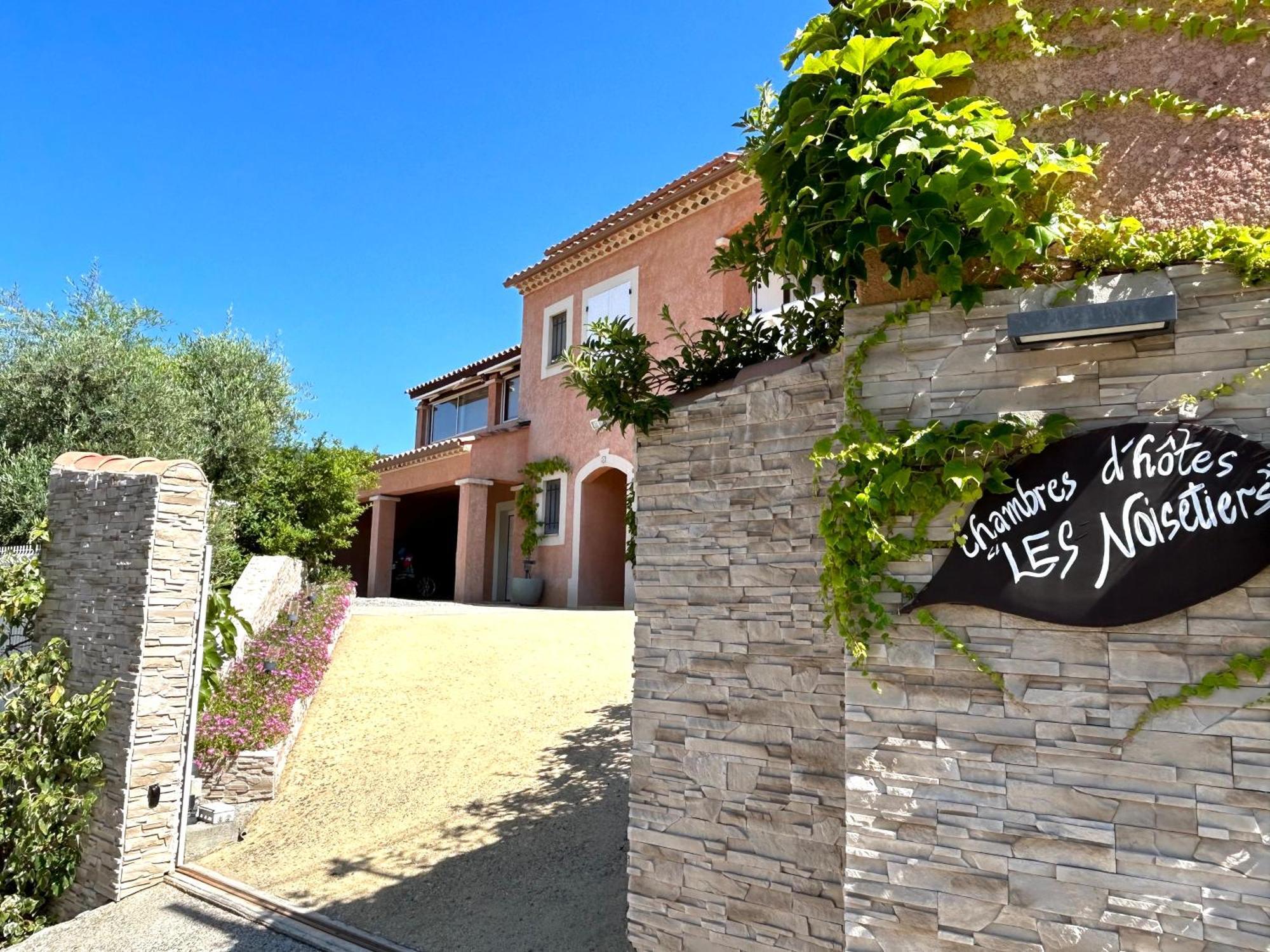 Chambres d'hôtes Les Noisetiers Digne-les-Bains Exterior foto