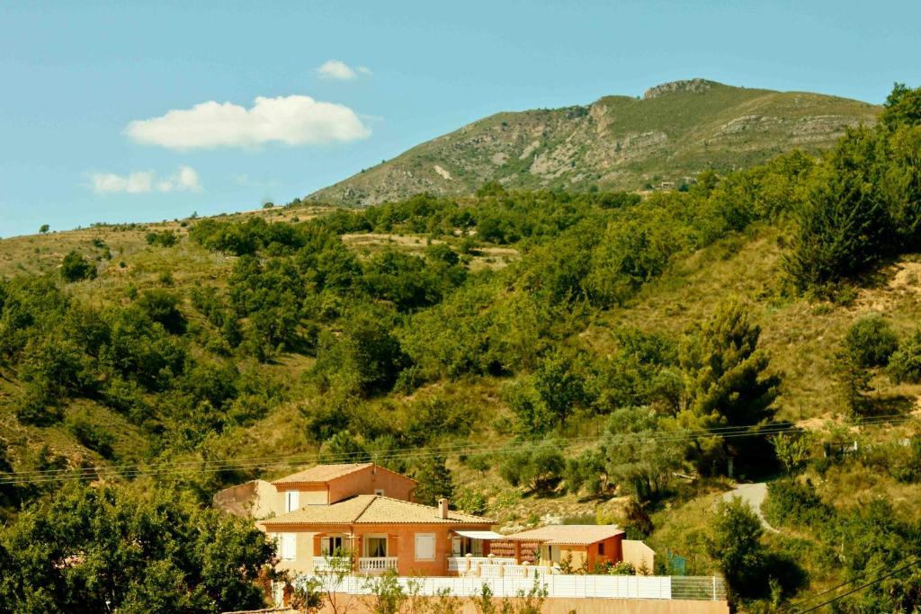 Chambres d'hôtes Les Noisetiers Digne-les-Bains Exterior foto